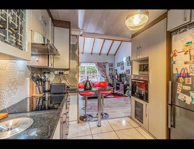 3 BEDROOM TOWNHOUSE FOR SALE IN DOUGLASDALE